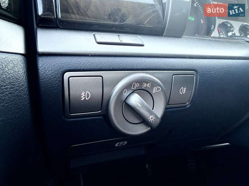 Седан Volkswagen Phaeton 2009 в Днепре