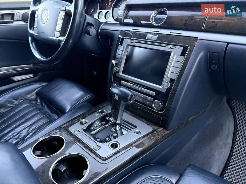 Седан Volkswagen Phaeton 2009 в Днепре
