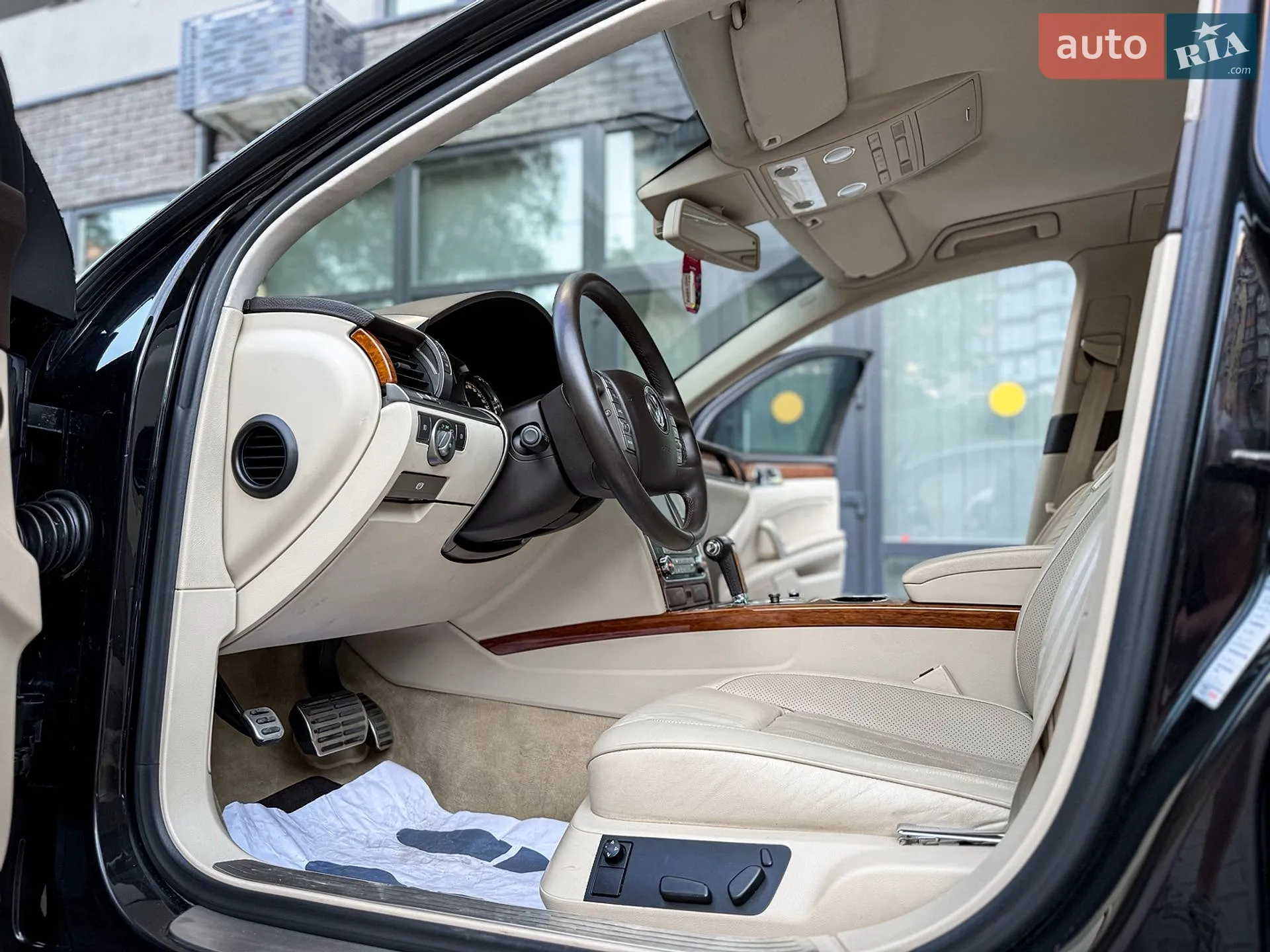 2010 Volkswagen Phaeton - мініатюра 21