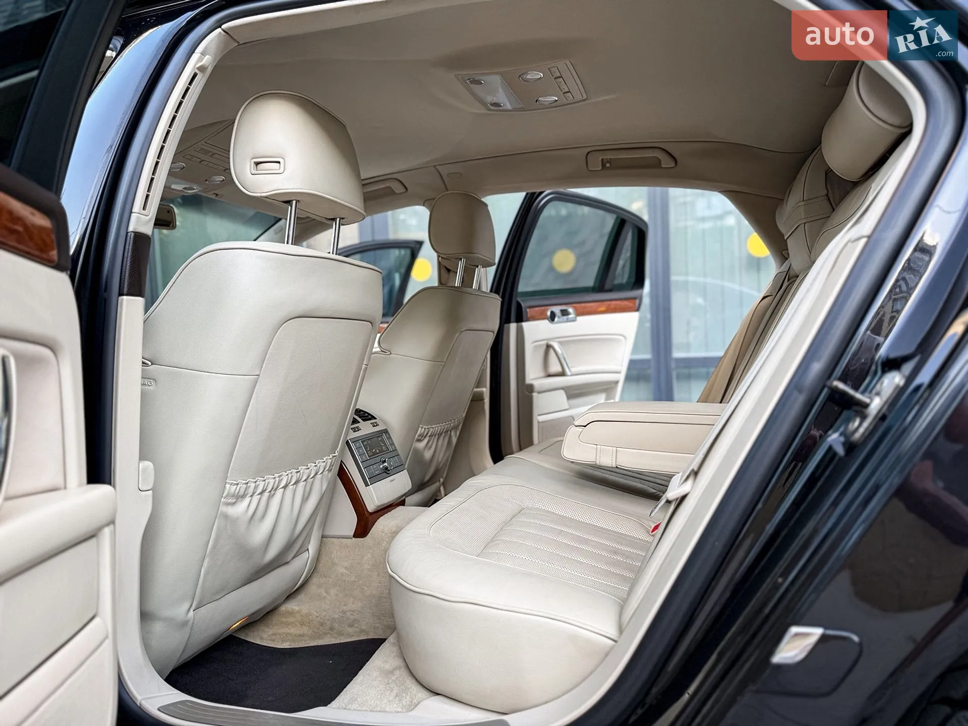 2010 Volkswagen Phaeton - мініатюра 23