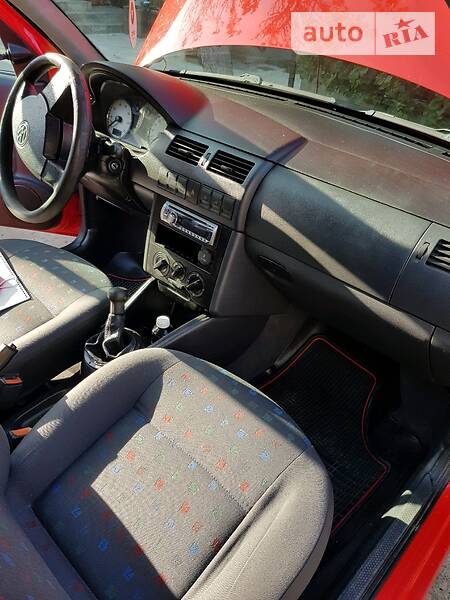 Хетчбек Volkswagen Pointer 2006 в Чернівцях
