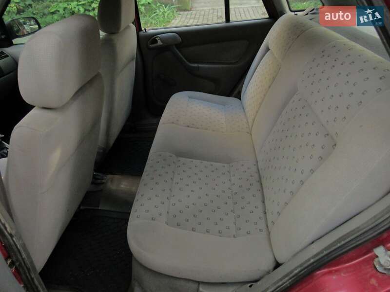 Хетчбек Volkswagen Pointer 2006 в Чернівцях