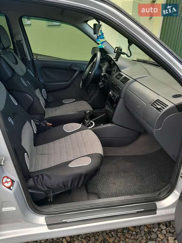 Хэтчбек Volkswagen Pointer 2004 в Дрогобыче