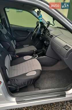 Хэтчбек Volkswagen Pointer 2004 в 