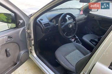 Хэтчбек Volkswagen Pointer 2004 в 