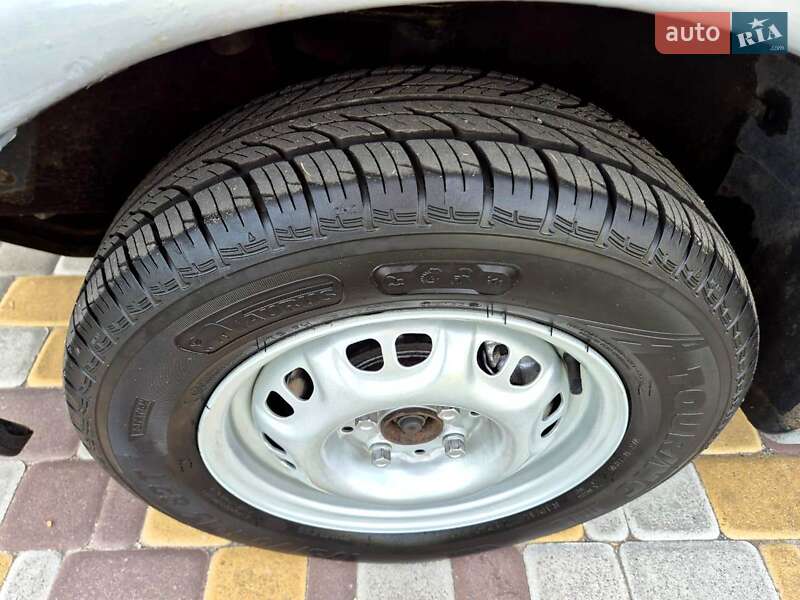 Хэтчбек Volkswagen Pointer 2004 в Обухове фото 8 Хэтчбек Volkswagen Pointer 2004 в Обухове