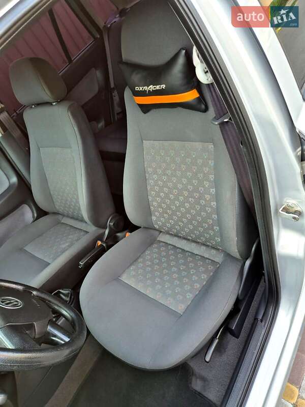 Хэтчбек Volkswagen Pointer 2004 в Обухове фото 28 Хэтчбек Volkswagen Pointer 2004 в Обухове