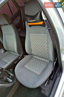 Хэтчбек Volkswagen Pointer 2004 в 