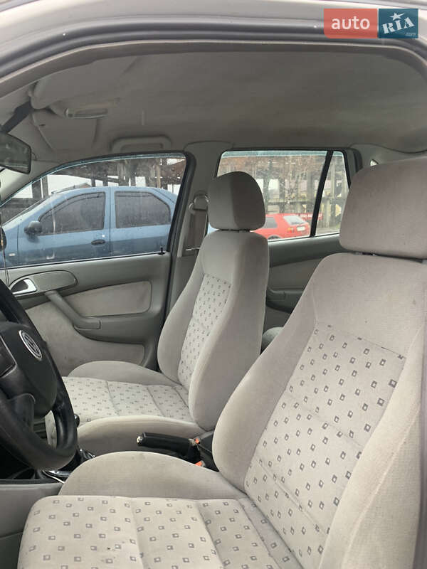 Хэтчбек Volkswagen Pointer 2006 в Черновцах