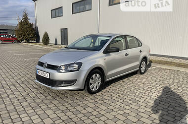 Седан Volkswagen Polo 2013 в Ивано-Франковске