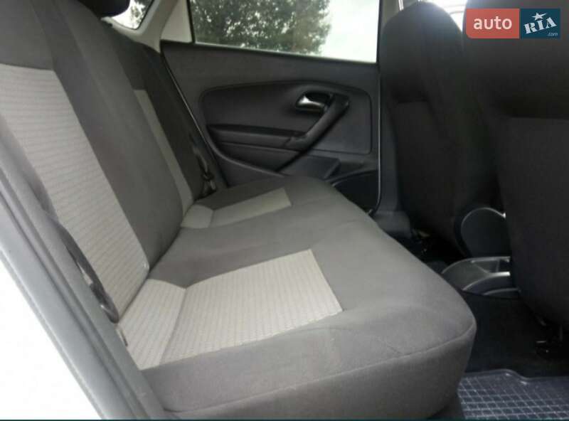 Седан Volkswagen Polo 2013 в Старій Вижівці
