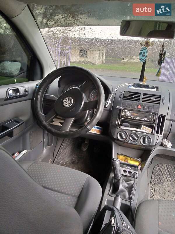 Седан Volkswagen Polo 2004 в Песчанке