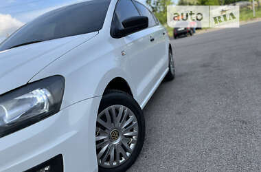 Седан Volkswagen Polo 2016 в 