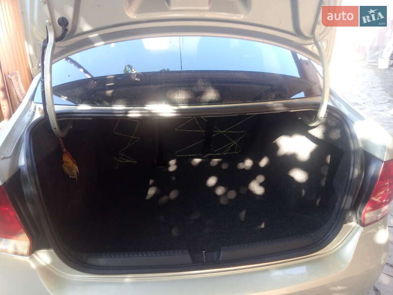 Седан Volkswagen Polo 2011 в Мукачевому