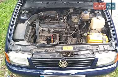 Седан Volkswagen Polo 1998 в Ужгороде