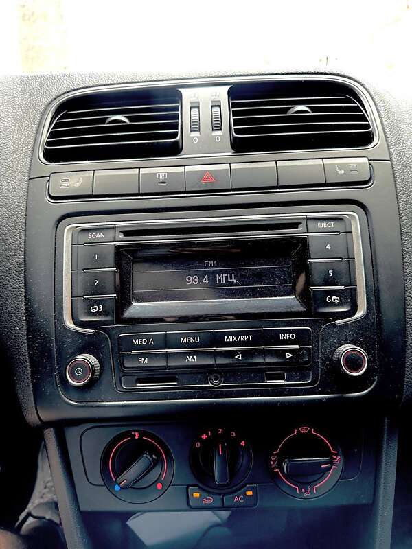 Седан Volkswagen Polo 2014 в Николаеве