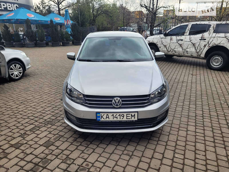 Седан Volkswagen Polo 2018 в Ужгороде