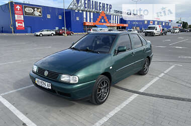 Седан Volkswagen Polo 1997 в Виннице
