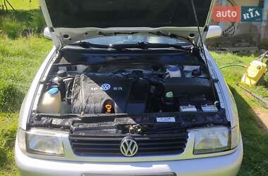 Седан Volkswagen Polo 2000 в 