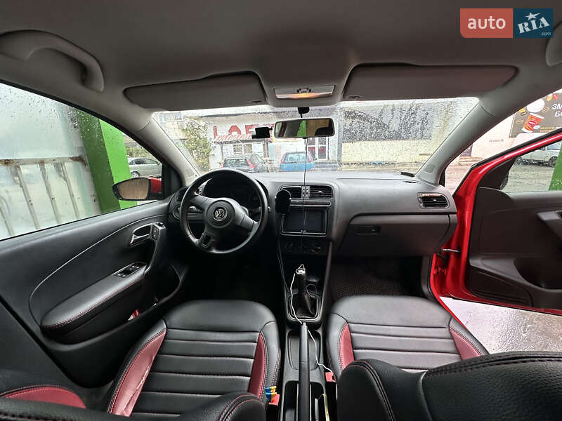 Хэтчбек Volkswagen Polo 2010 в Черновцах