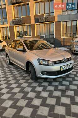 Седан Volkswagen Polo 2013 в Киеве