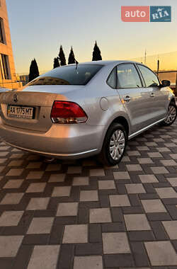 Седан Volkswagen Polo 2013 в Киеве