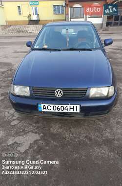 Седан Volkswagen Polo 2000 в Ратному