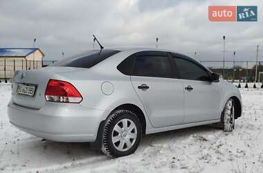 Седан Volkswagen Polo 2013 в Гусятине