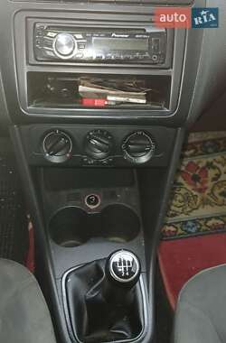 Седан Volkswagen Polo 2011 в 
