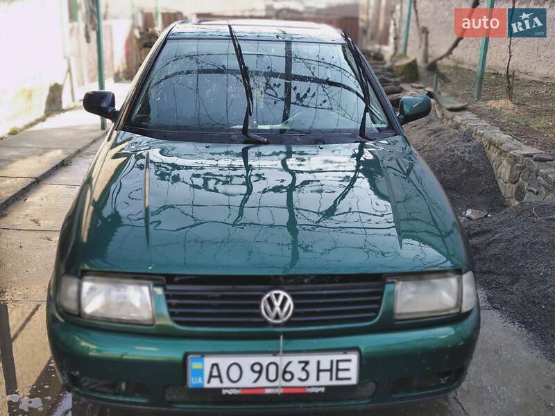 Седан Volkswagen Polo 1998 в 