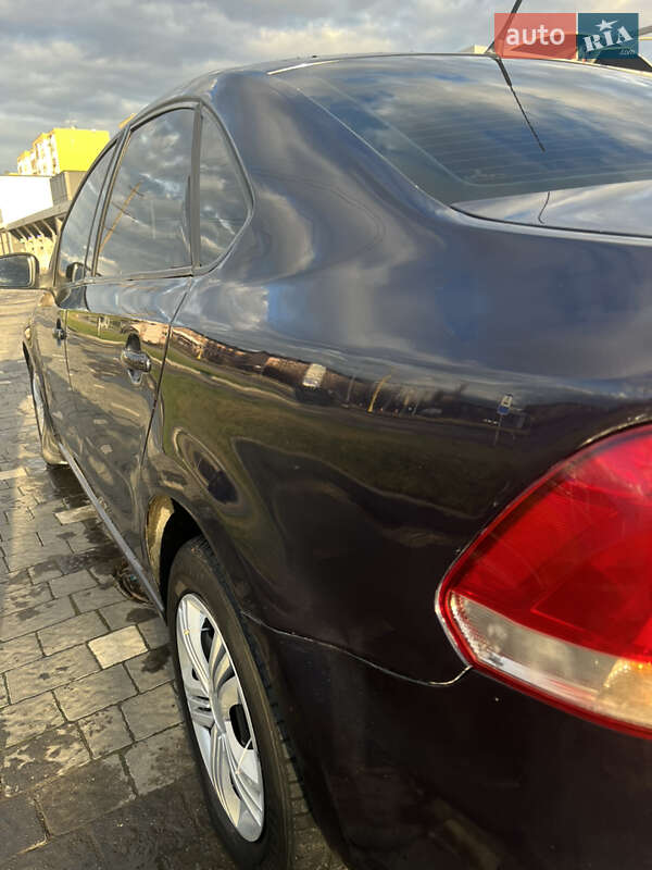 Седан Volkswagen Polo 2012 в Ужгороді