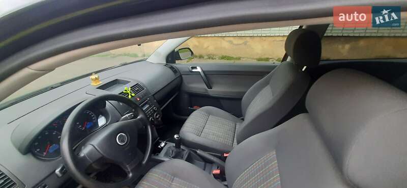 Хэтчбек Volkswagen Polo 2006 в Стебнику