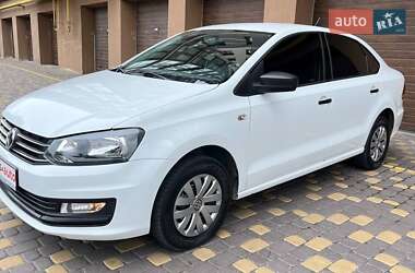 Седан Volkswagen Polo 2015 в 