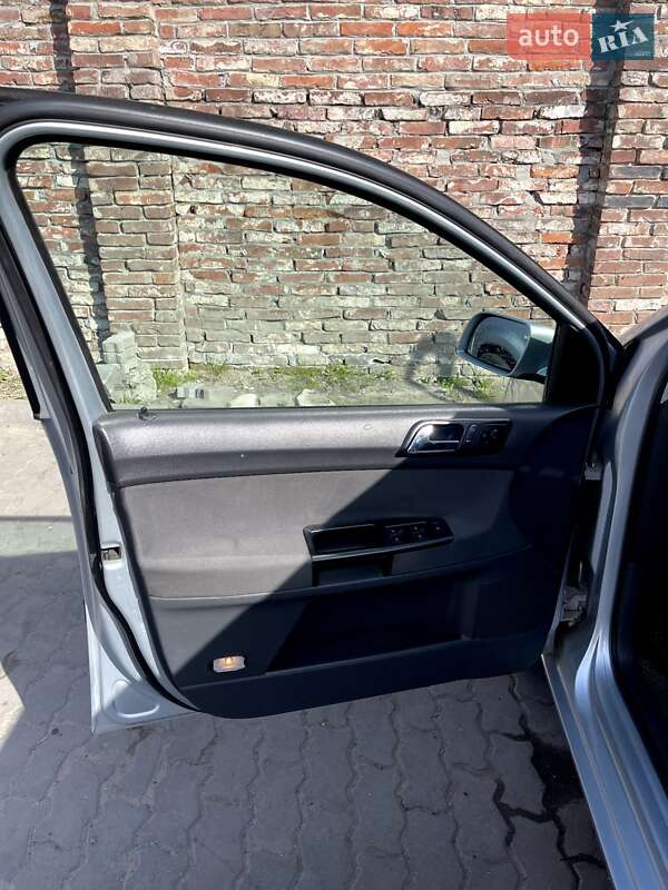 Хэтчбек Volkswagen Polo 2001 в Львове