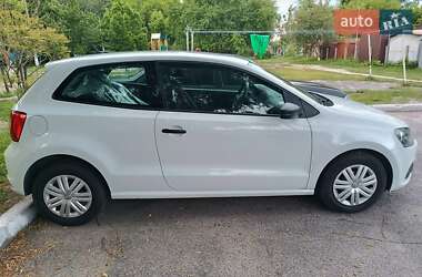 Хэтчбек Volkswagen Polo 2015 в 