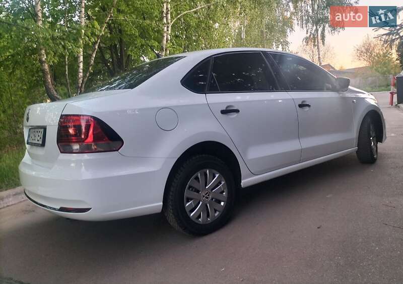 Седан Volkswagen Polo 2016 в Прилуках