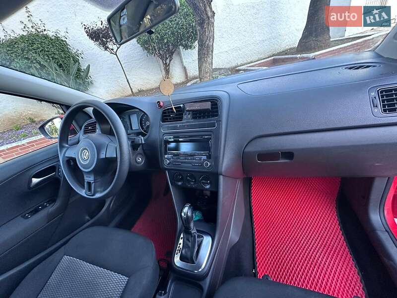 Хетчбек Volkswagen Polo 2013 в Чернівцях