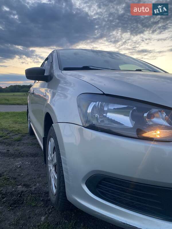 Седан Volkswagen Polo 2011 в Миргороде