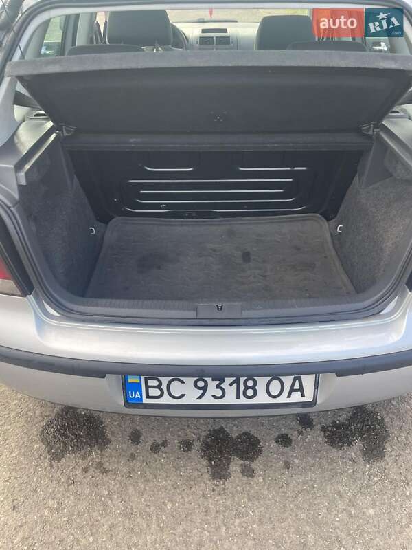 Хетчбек Volkswagen Polo 2006 в Рудки