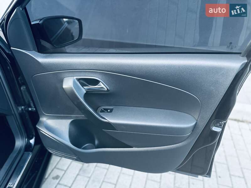Седан Volkswagen Polo 2011 в Мукачевому
