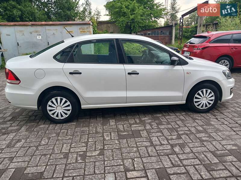 Седан Volkswagen Polo 2017 в Львове