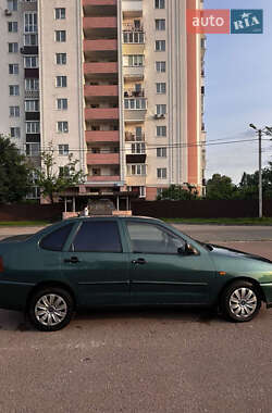 Седан Volkswagen Polo 1998 в 
