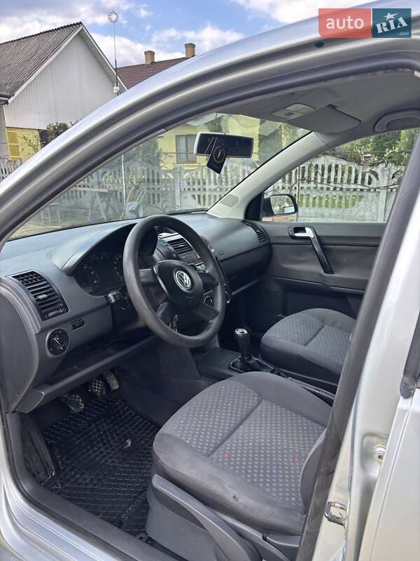Хетчбек Volkswagen Polo 2003 в Чернівцях