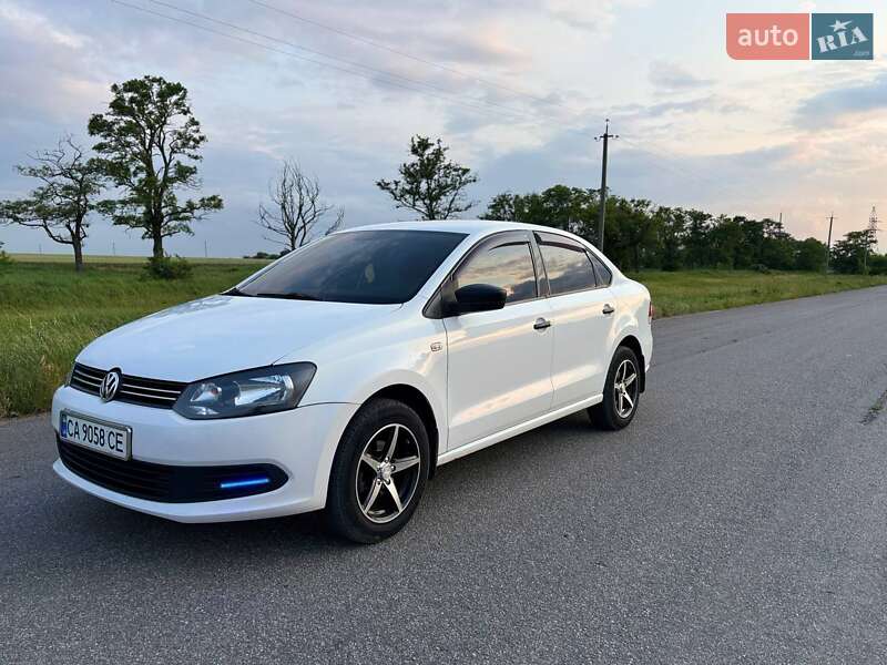 Седан Volkswagen Polo 2011 в 