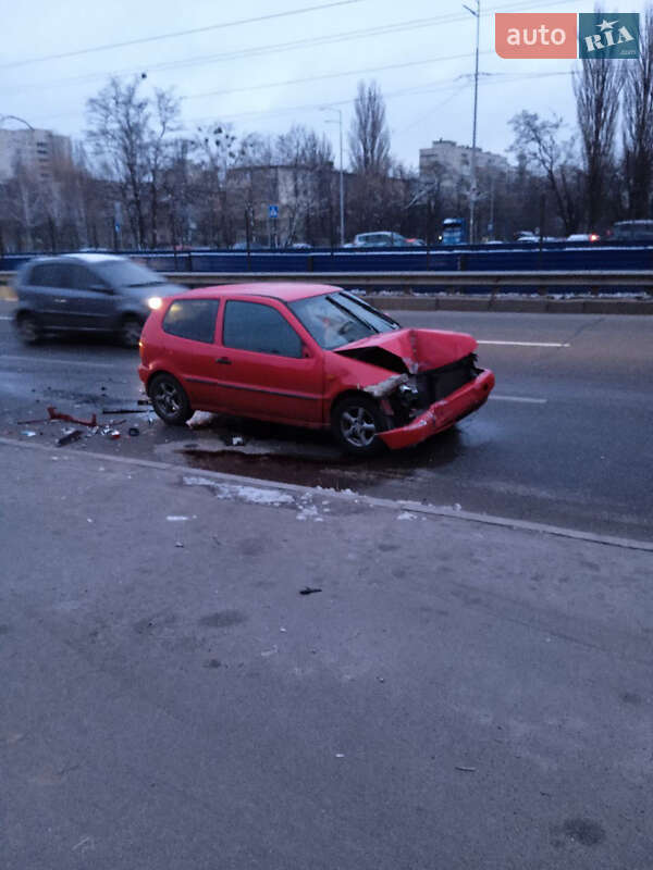 Хэтчбек Volkswagen Polo 1995 в Киеве