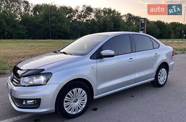 Седан Volkswagen Polo 2016 в Пятихатках