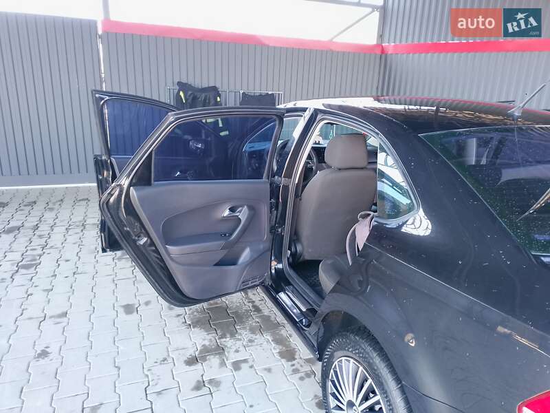 Седан Volkswagen Polo 2011 в Полонном