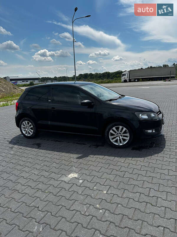 Хэтчбек Volkswagen Polo 2011 в Черновцах