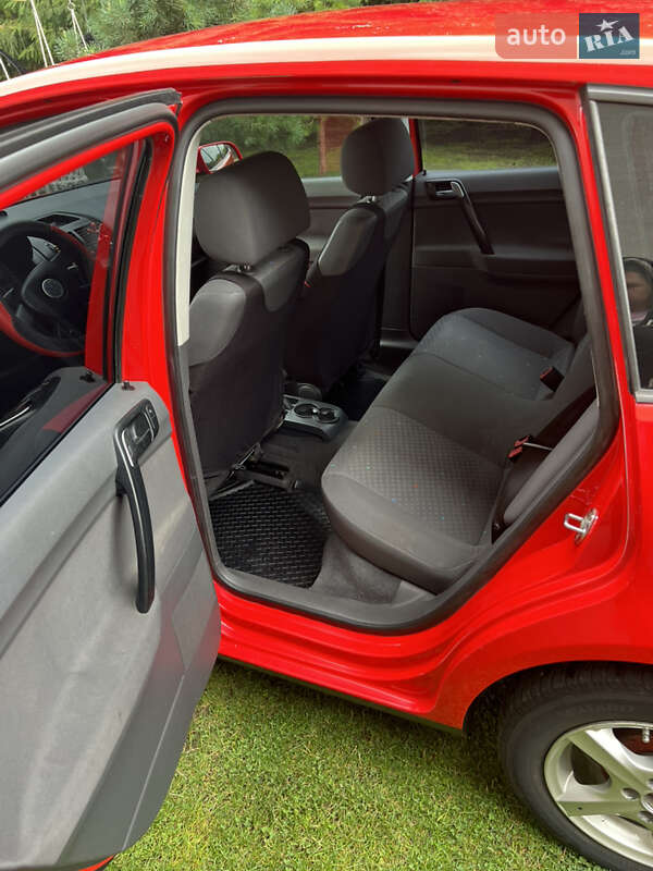 Хетчбек Volkswagen Polo 2003 в Яворові