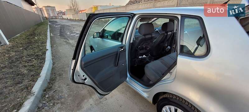 Хэтчбек Volkswagen Polo 2002 в Петропавловской Борщаговке